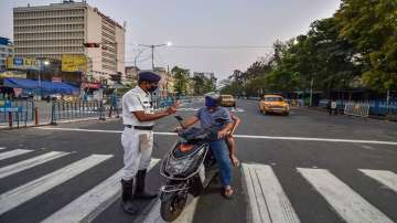 COVID-19: Woman licks policeman's uniform for enforcing 21-day lockdown in Kolkata