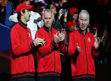 Patrick McEnroe (centre) with brother John