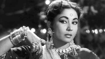 Remembering Meena Kumari on her death anniversary with her beautiful melodies 