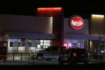 Missouri shooting: 5, including officer and attacker, dead