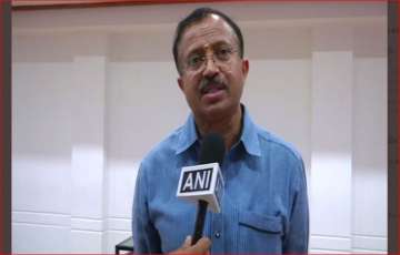 Union Minister Muraleedharan in self quarantine after visiting Kerala hospital