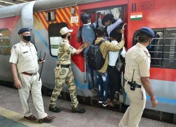 Passengers board a crowded train amid worldwide coronavirus scare (Representative Image)