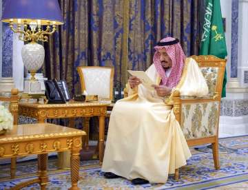 Saudi King Salman reads a document as he receives two newly appointed Saudi ambassadors at his palace in Riyadh, Saudi Arabia, Sunday, March 8, 2020. Two senior princes in Saudi Arabia are under arrest for not supporting Crown Prince Mohammed bin Salman
 