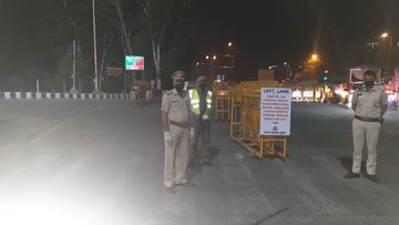 COVID-19 lockdown, Separate lanes for emergency vehicles at Delhi-Noida border, Delhi-Noida border, 