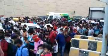 Scenes of huge crowds moving across Delhi-UP border emerge amid coronavirus lockdown