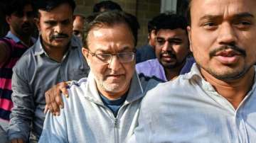 Yes Bank founder Rana Kapoor being taken to a court after being arrested by Enforcement Directorate under money laundering charges, in Mumbai. (PTI)
 