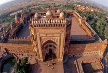 Fatehpur Sikri sealed, cases in Taj city reach 135