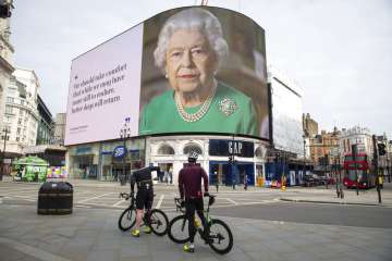 An image of Queen Elizabeth II and quotes from her historic TV broadcast commenting on the coronavir