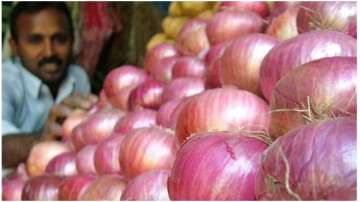 Man buys 25,000 Kg onions, escapes Covid lockdown claiming to be vegetable seller to go home Demand 