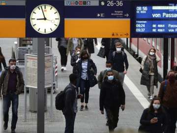 Travelers wear face masks to protect against the spread of the coronavirus at the central station in Munich (file photo)