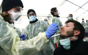 German medical employees demonstrate testing at a coronavirus test center for public service employees, during a media presentation in Munich, Germany, March 23, 2020 (file photo)