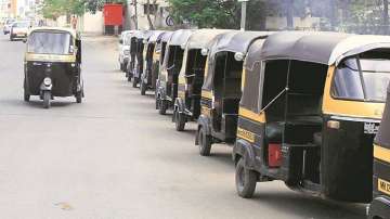 Mumbai man 'hangs' himself in autorickshaw 