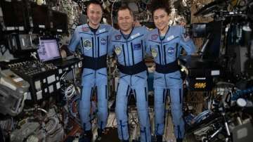 3 space travellers return to a different Earth hit by COVID-19