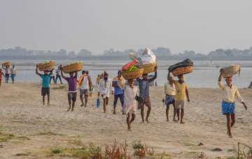 Patna: Farmers carry vegetables to a wholesale market for sale during the nationwide lockdown to curb the spread of coronavirus, in Patna, Thursday, April 16, 2020. (PTI Photo)