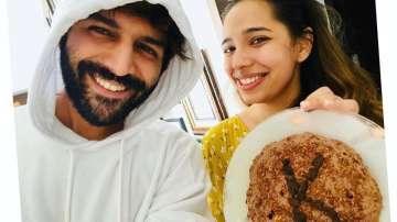 Kartik Aaryan celebrates sister's birthday together after 7 years, bakes cake for her