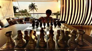 Hrithik Roshan plays chess with son amid lockdown, tutors him on life decisions