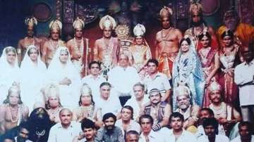 Rare old photo of Ramayan star cast Arun Govil, Dipika Chikhlia, Dara Singh will make you nostalgic