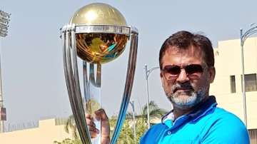 Current players don't compare themselves with their heroes: Moin Khan