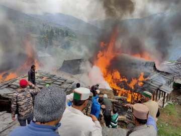 Massive fire tears down 10 houses in Shimla village