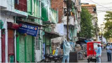 Volunteers spray disinfectants in Safdar Bazaar area of Lucknow (file photo)