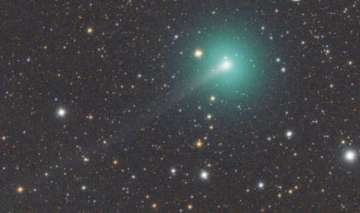 Hubble Space Telescope captures breaking of comet Atlas into dozens of pieces 