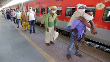Over 2,000 migrants return to UP from Maharashtra in two special trains
