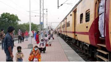 labourers jump off train