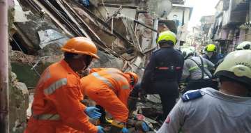 Mumbai: 5 trapped after wall of a house collapse in Kandivali