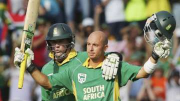 Fight against COVID-19: Herschelle Gibbs to auction his iconic bat used in '438 game' to raise funds