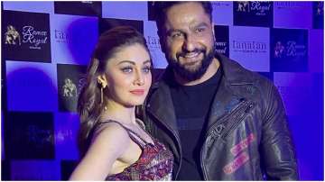 Parag Tyagi's father dies, actor and wife Shefali Jariwala fly to hometown from Mumbai for last rite