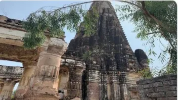 200-year-old Hindu temple in Karachi a source of livelihood for enterprising Muslim youths