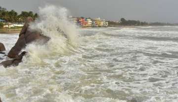  Cyclone Amphan brings high tide in Digha, Purba Medinipur