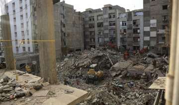 pakistan building collapse