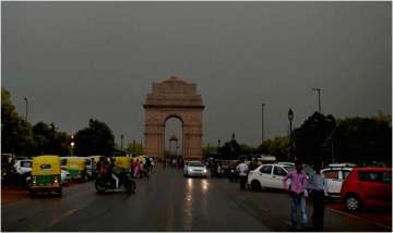 Cloudy weather, rains bring down mercury in Delhi