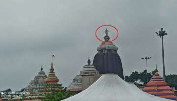 Holy patitapabana atop Jagannath Temple in Puri flies off in heavy rains, people panic
