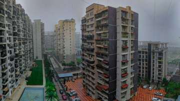 Mumbai wakes up to heavy rain and strong winds