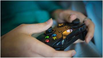 Playing video games linked to poor eating habits in male college students