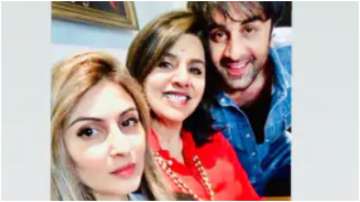 Ranbir Kapoor poses with mother Neetu Kapoor and sister Riddhima in latest picture
