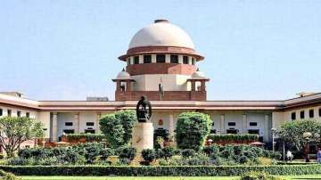 SC gives Centre, States 15 days to transport stranded migrants back home