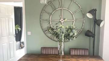 Vastu Tips: Avoid hanging wall clock in the South direction to protect family's harmony