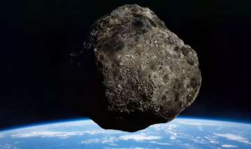 Massive asteroid bigger than the London eye approaching Earth