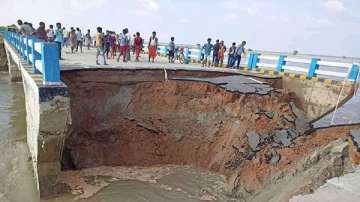 Bihar, Sattarghat Bridge, Gandak River, Nitish Kumar, heavy rainfall, Gopalganj
