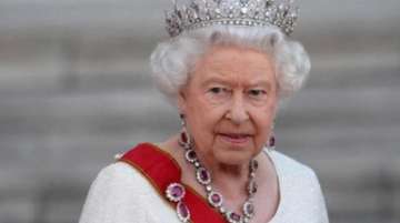 UK Queen heads for holiday after 4 months in isolation