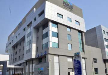 Patna's multi-speciality Paras Hospital. Patna DM has allowed Paras Hospital and Ruban Hospital