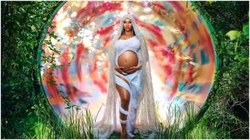 Nicki Minaj announces pregnancy, flaunts baby bump