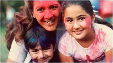 Sara Ali Khan shares colourful throwback picture with mother Amrtia Singh and brother Ibrahim