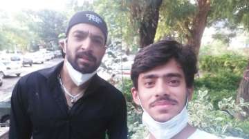 Pakistan's Haris Rauf spotted giving selfie to a fan despite testing coronavirus positive