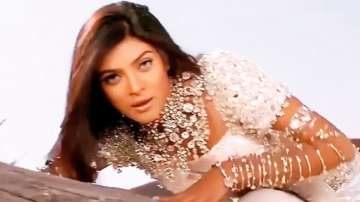 Sushmita Sen refused to lip sync suggestive lyrics in Mehboob Mere song