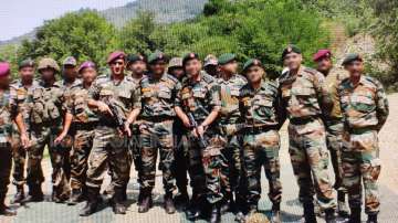 These unseen photos of MS Dhoni in Army uniform will motivate you to serve the nation