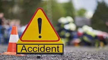 lajpat nagar accident, lajpat nagar delhi accident, truck container accident, truck container falls 
